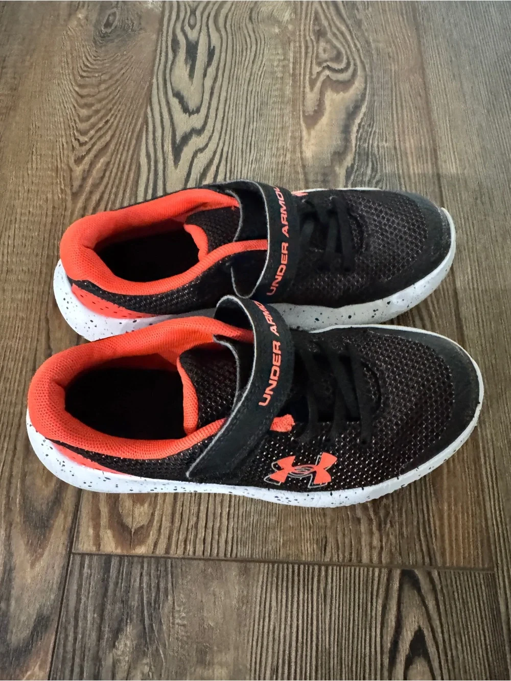 Under Armour Kids Black and Orange Casual Athletic Sneakers 2Y
